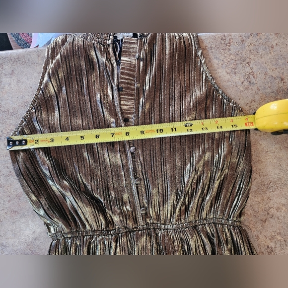 Moon River Gold Metallic Plisse Peplum Mini Dress Size Small - Picture 7 of 12